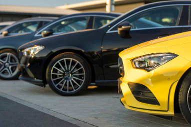 Gelber Mercedes-Benz für Autoankauf Aschaffenburg Gelber Mercedes-Benz für Autoankauf Aschaffenburg